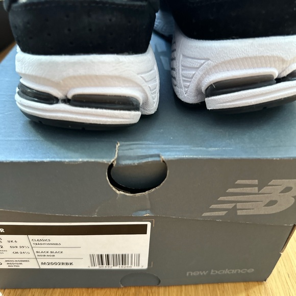 New Balance 2002R - Picture 2 of 7